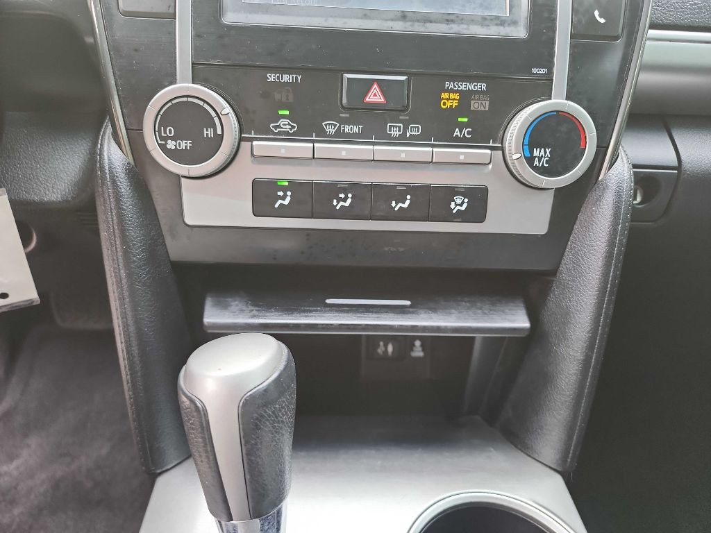 2014 Toyota Camry Image 22