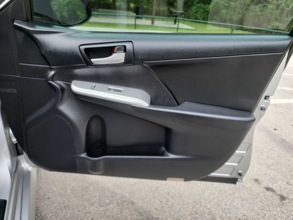 2014 Toyota Camry Image 29