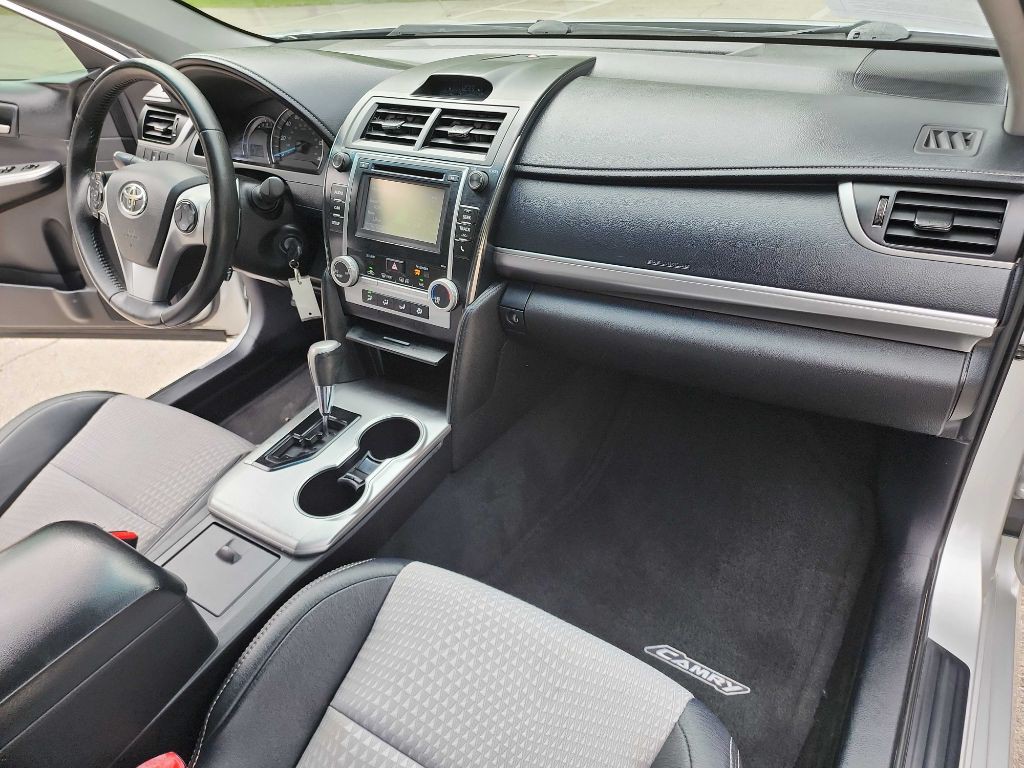 2014 Toyota Camry Image 30