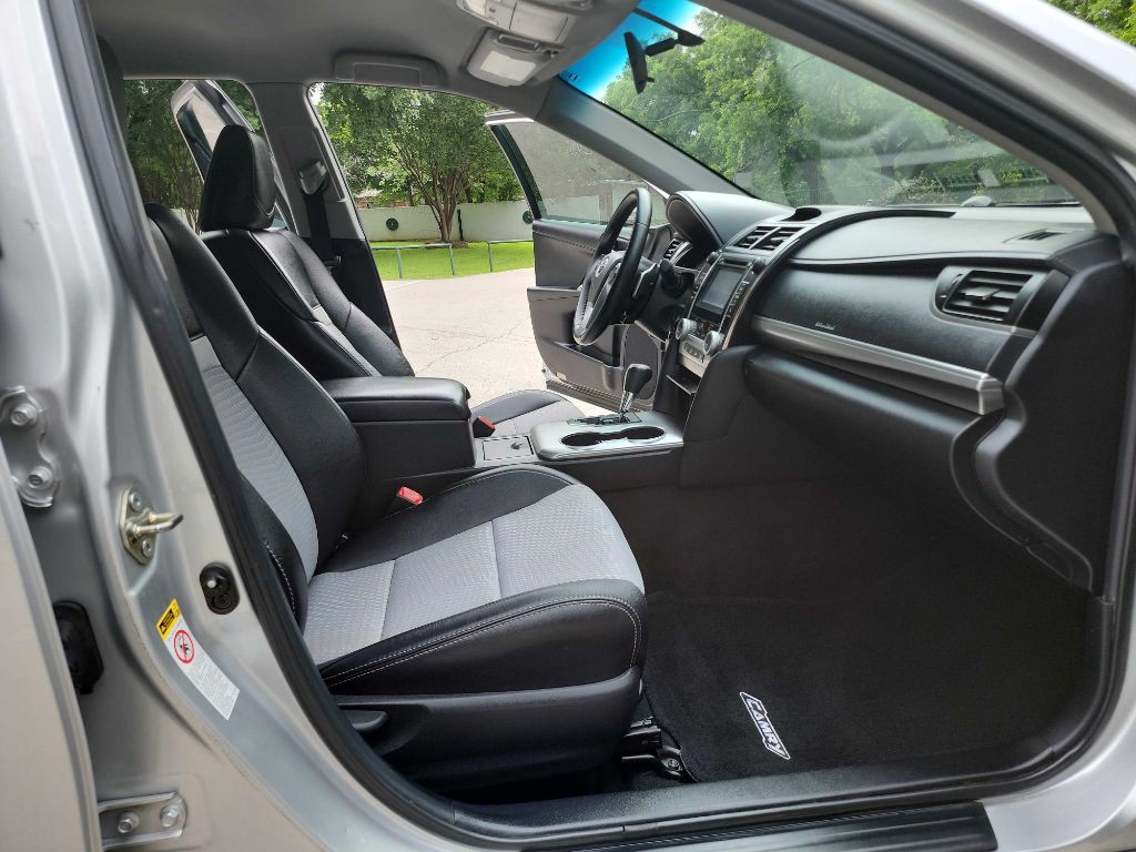 2014 Toyota Camry Image 31