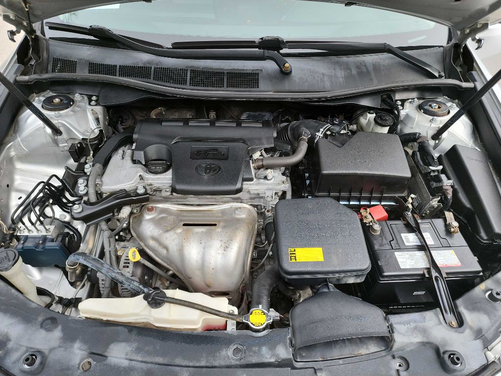 2014 Toyota Camry Image 32