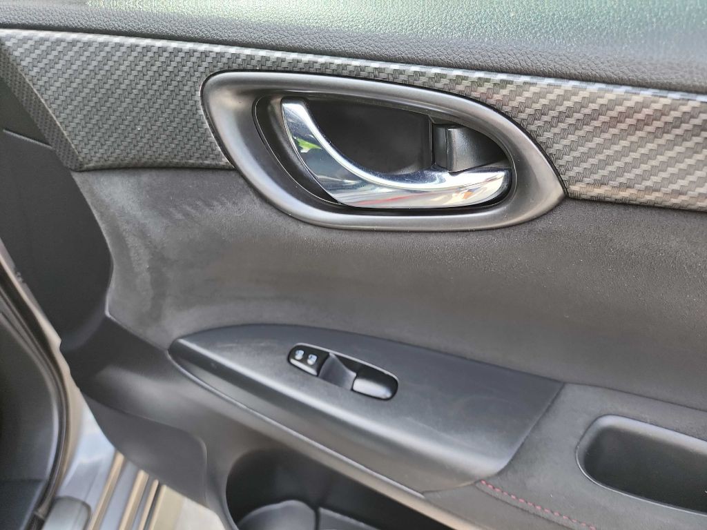 2017 Nissan Sentra Image 36