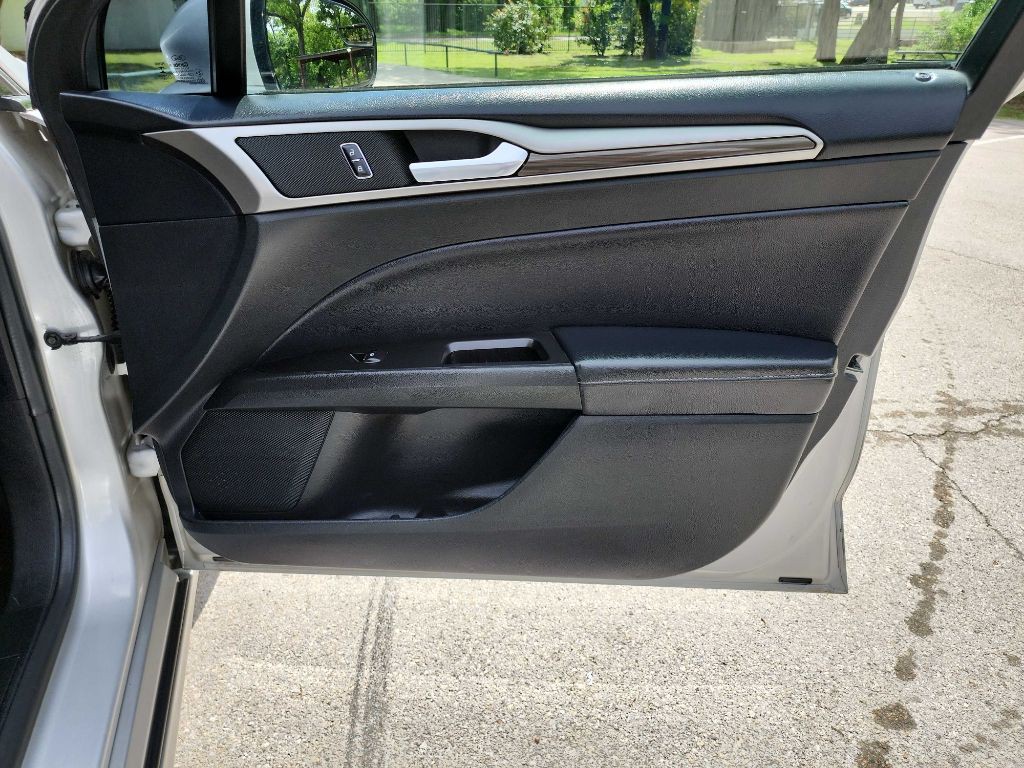 2017 Ford Fusion Image 30