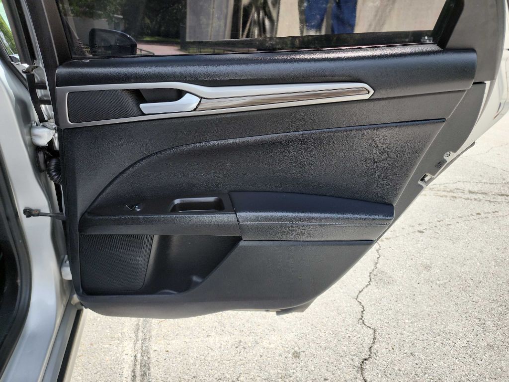 2017 Ford Fusion Image 32