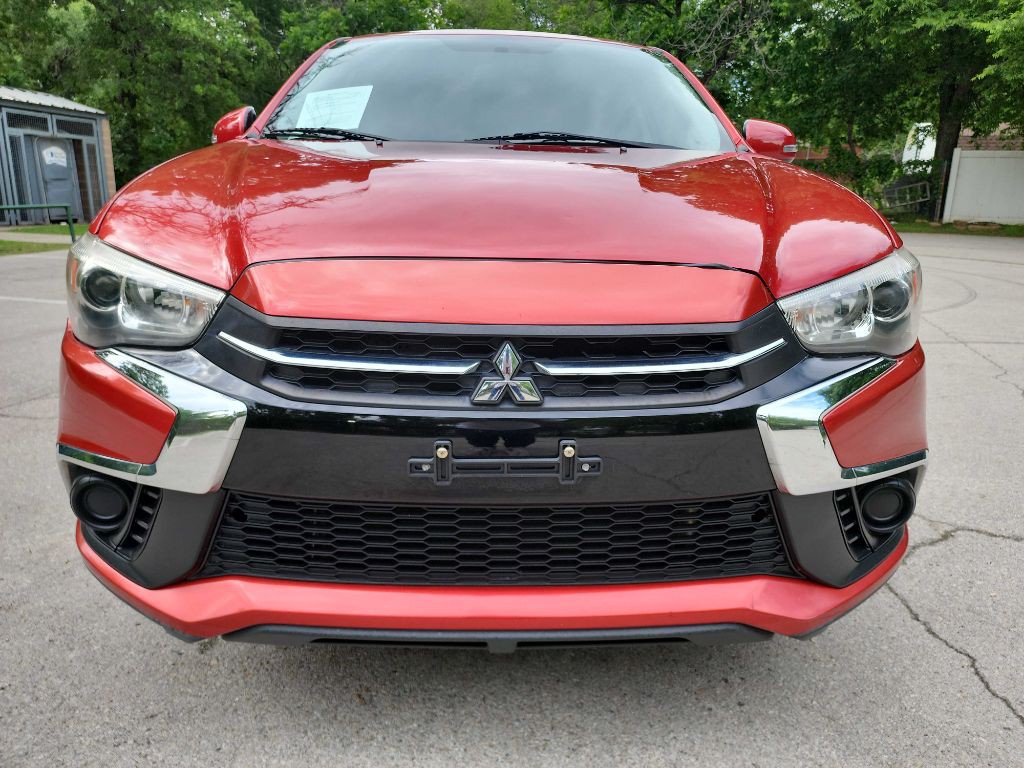2018 Mitsubishi Outlander Image 2