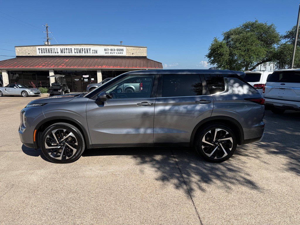 2022 Mitsubishi Outlander Image 4