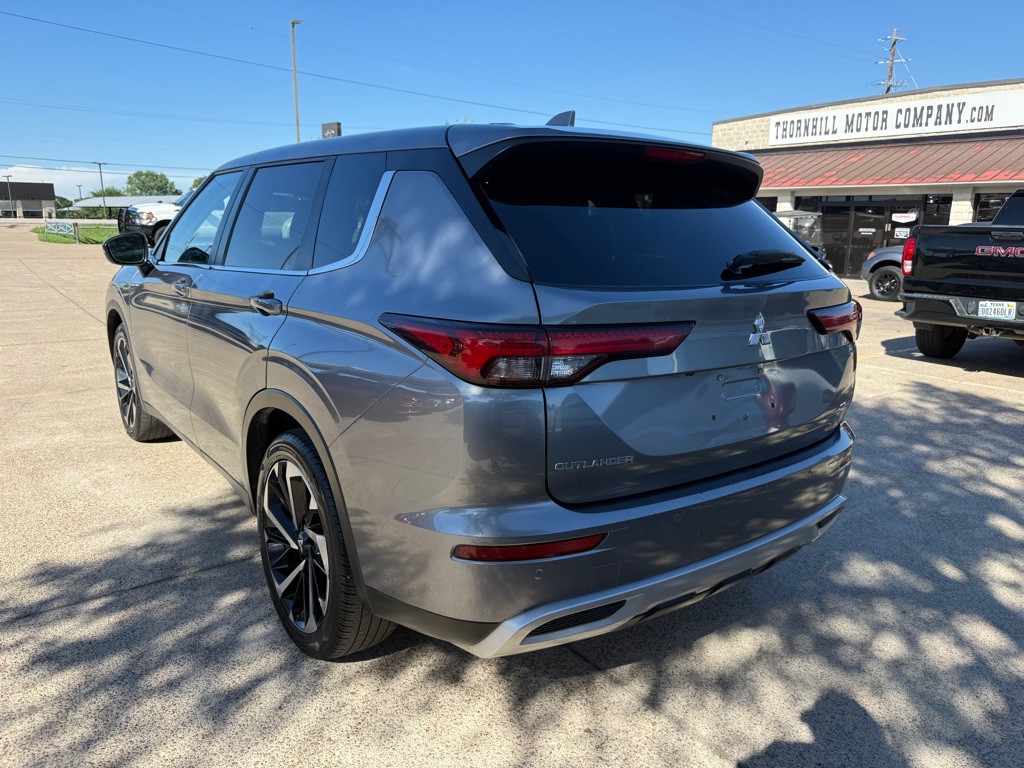 2022 Mitsubishi Outlander Image 5