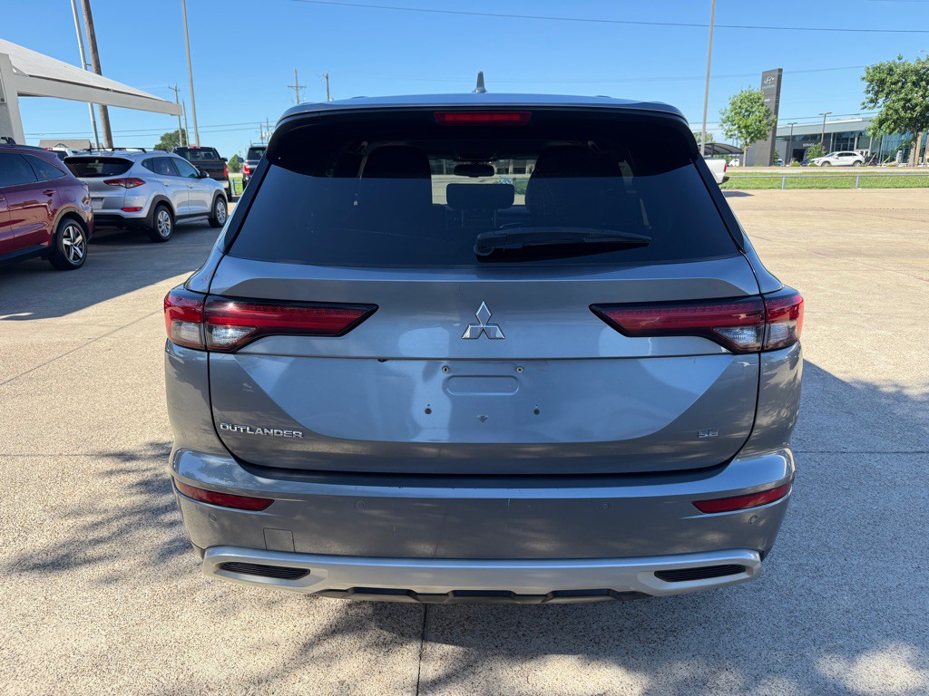 2022 Mitsubishi Outlander Image 6