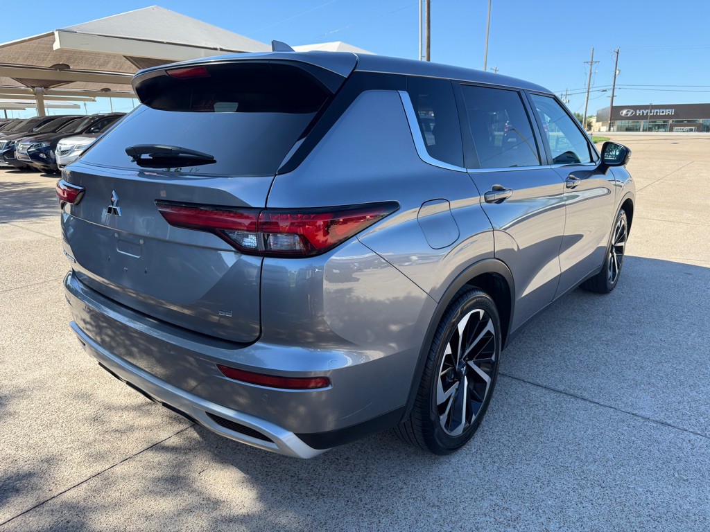 2022 Mitsubishi Outlander Image 7