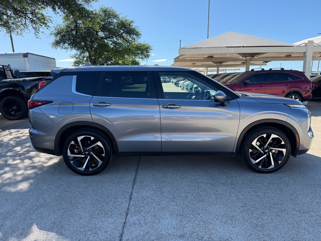 2022 Mitsubishi Outlander Image 8