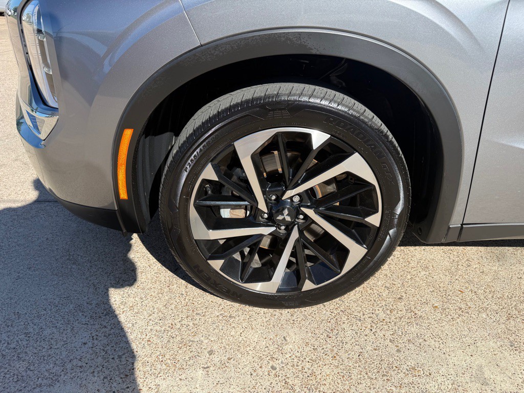 2022 Mitsubishi Outlander Image 12