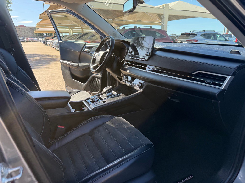 2022 Mitsubishi Outlander Image 15