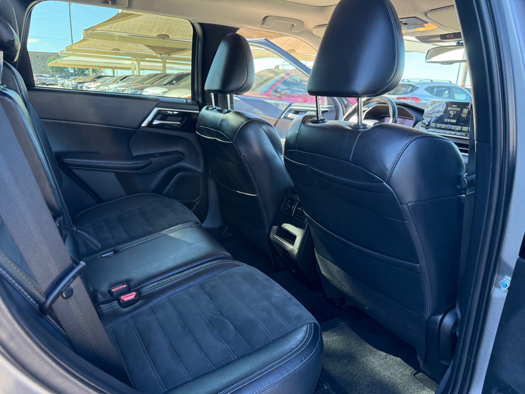 2022 Mitsubishi Outlander Image 16