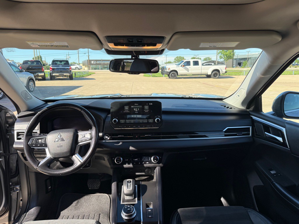 2022 Mitsubishi Outlander Image 22