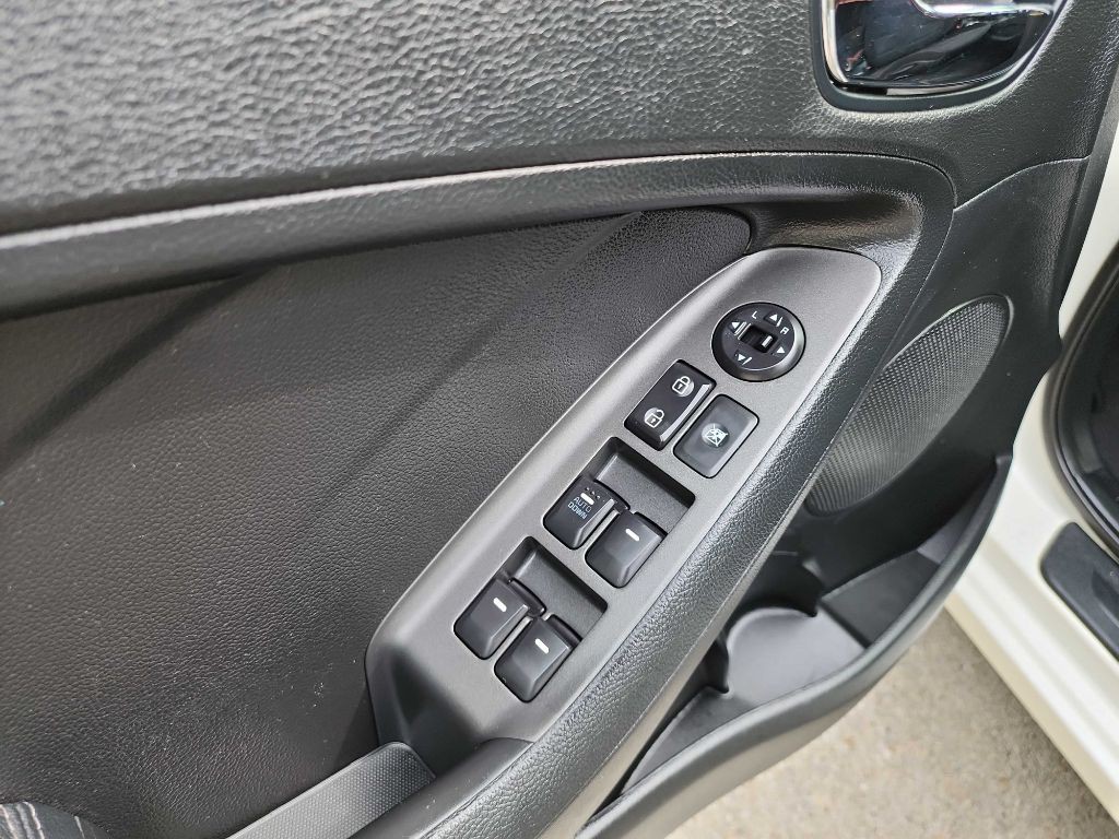 2016 Kia Forte Image 11