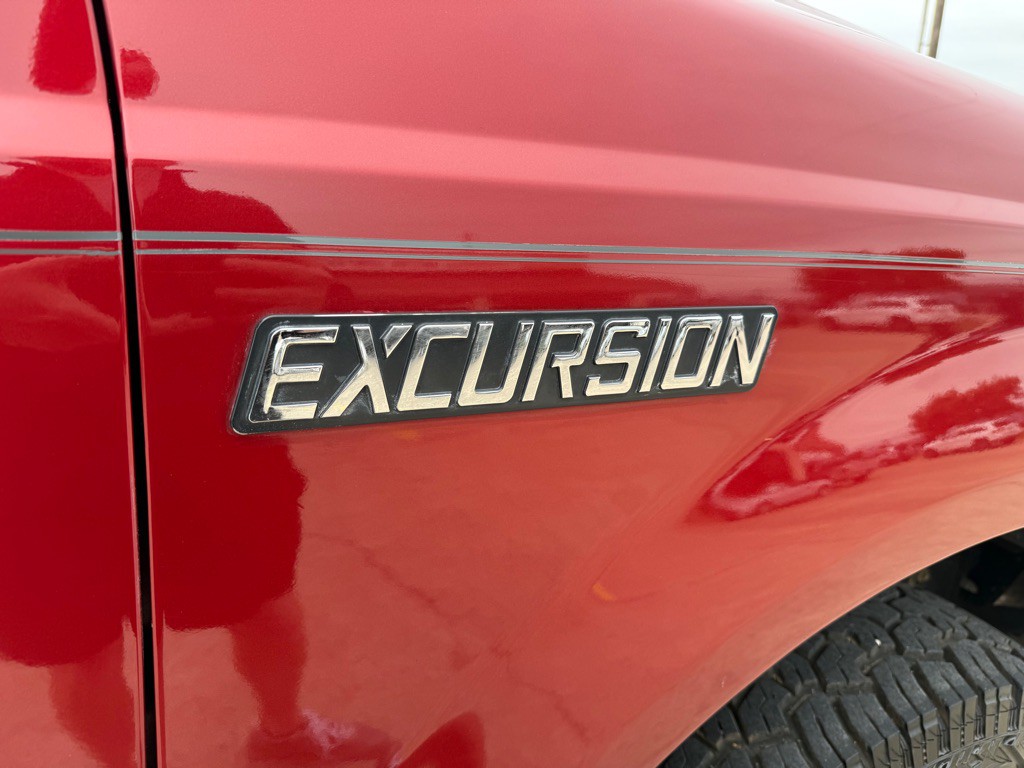 2005 Ford Excursion Image 11