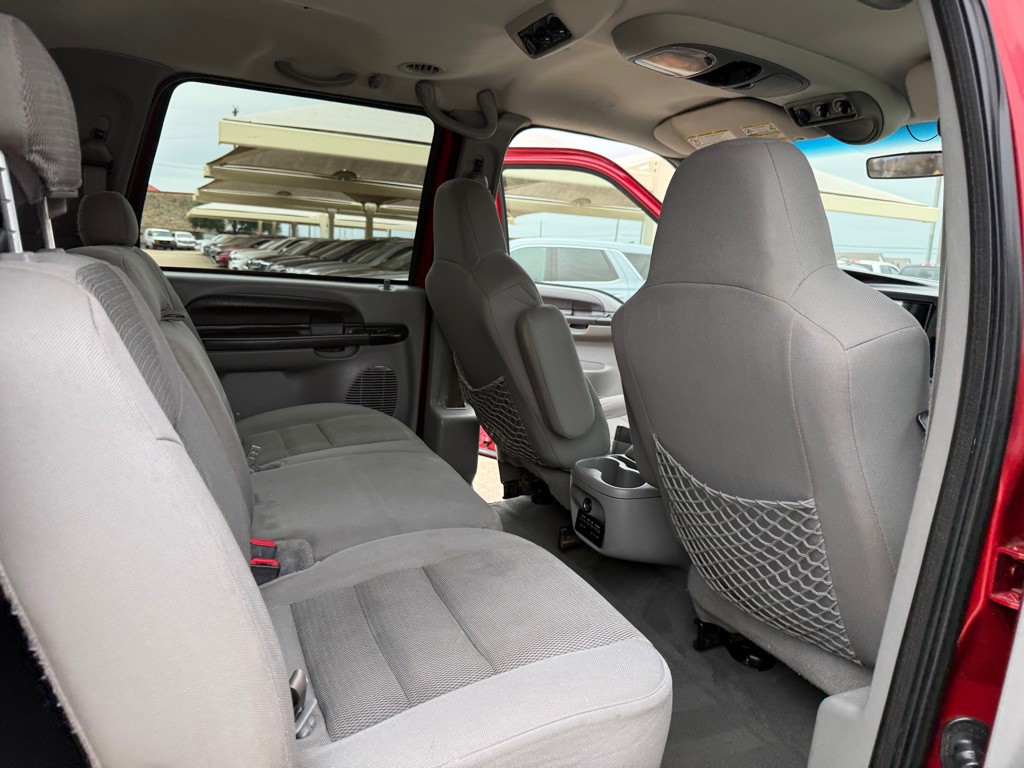 2005 Ford Excursion Image 17