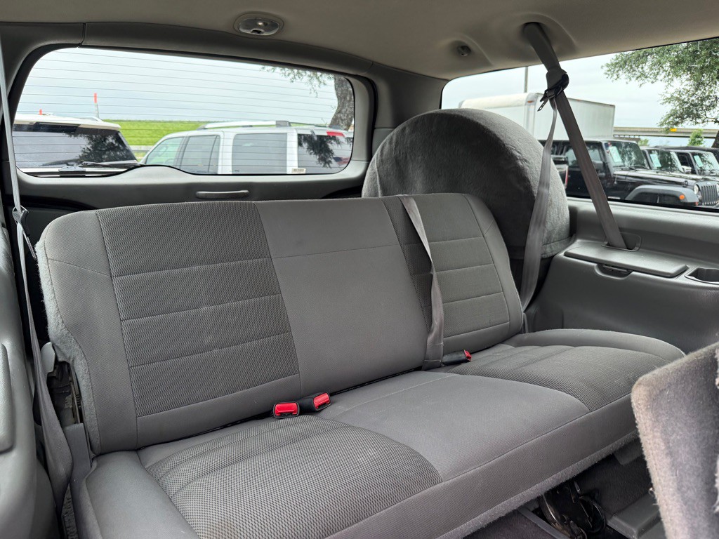 2005 Ford Excursion Image 18