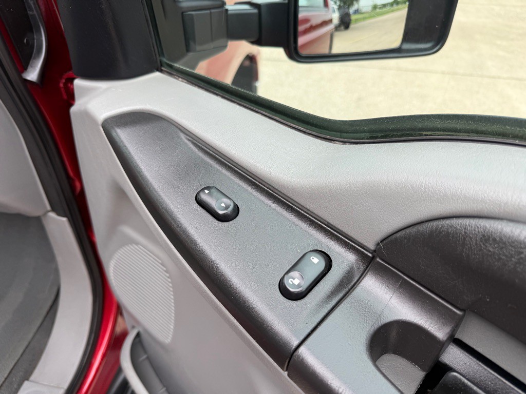 2005 Ford Excursion Image 26