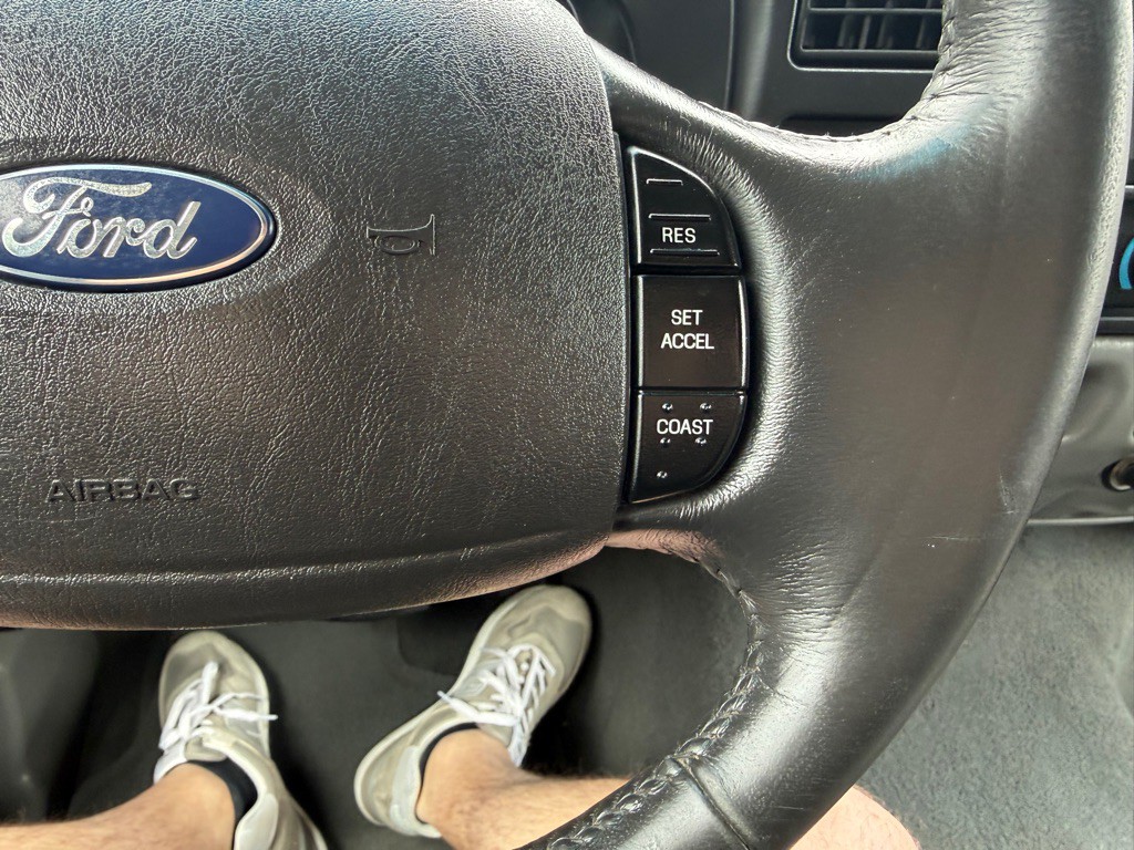 2005 Ford Excursion Image 29