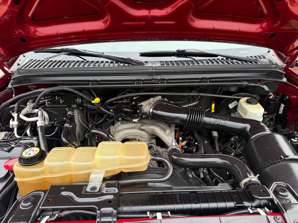 2005 Ford Excursion Image 38