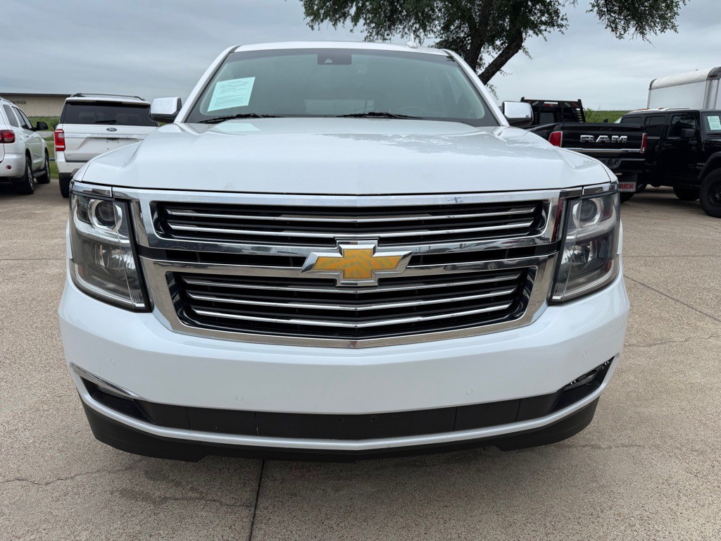 2016 Chevrolet Suburban Image 2