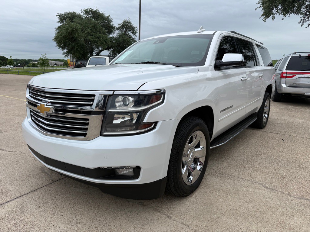 2016 Chevrolet Suburban Image 3