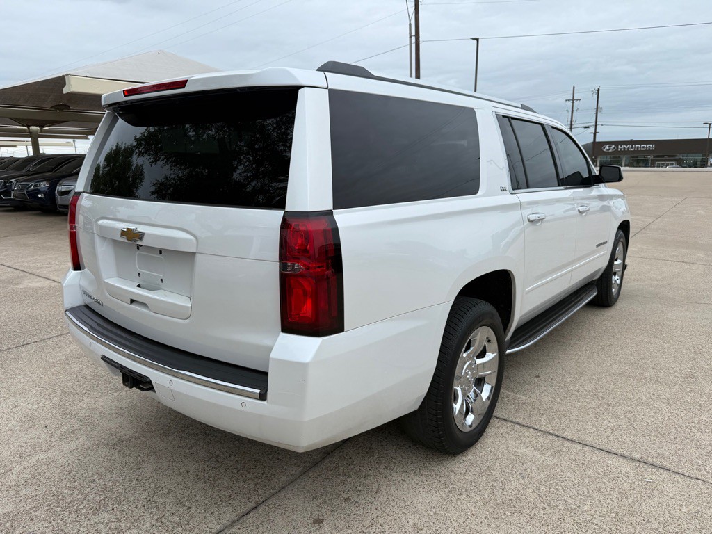 2016 Chevrolet Suburban Image 7
