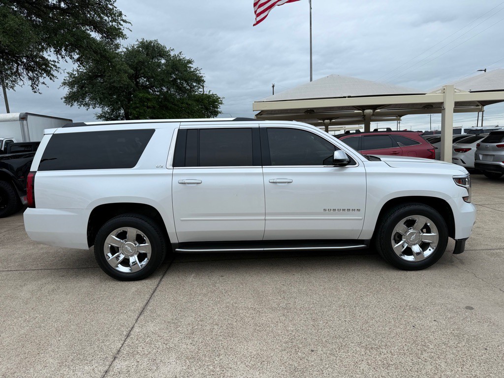 2016 Chevrolet Suburban Image 8