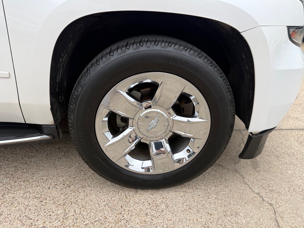 2016 Chevrolet Suburban Image 12