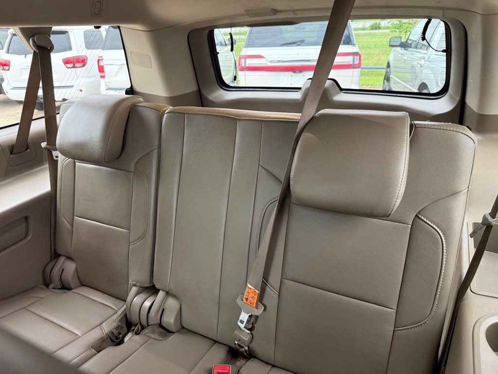 2016 Chevrolet Suburban Image 15