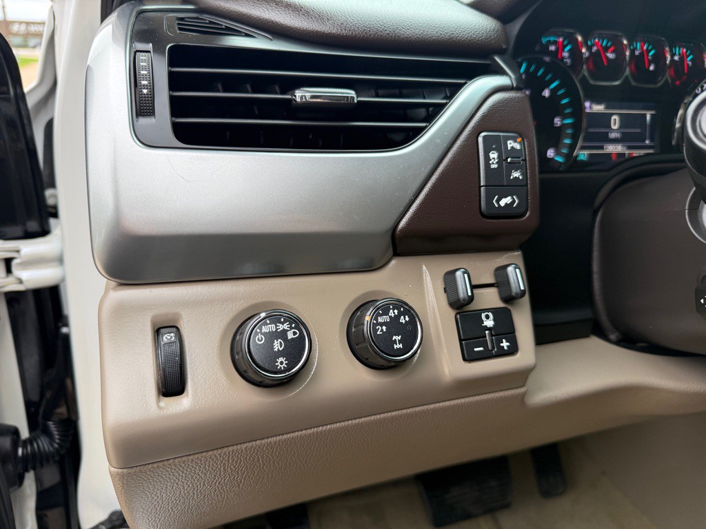2016 Chevrolet Suburban Image 19