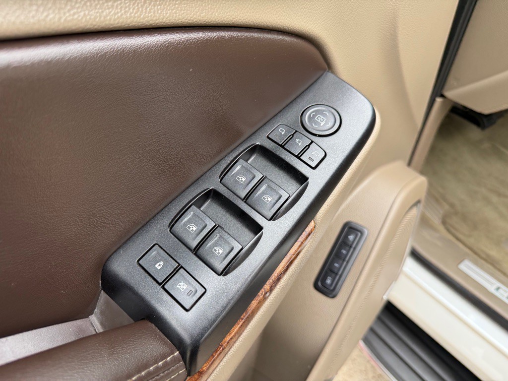 2016 Chevrolet Suburban Image 20