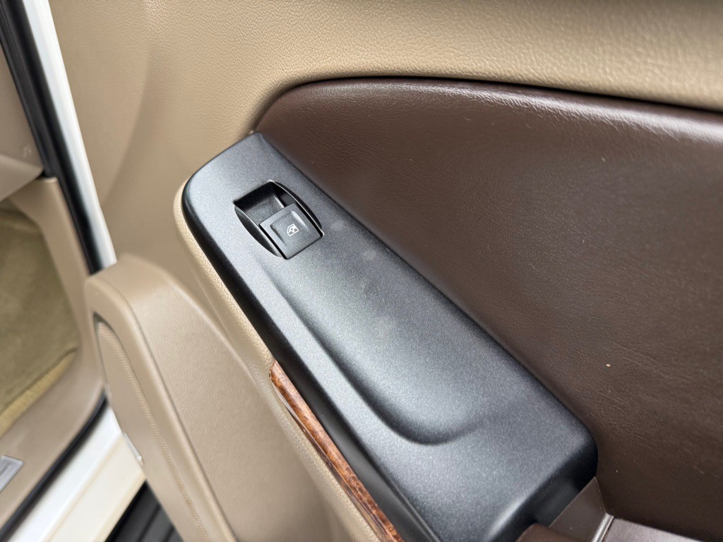2016 Chevrolet Suburban Image 29