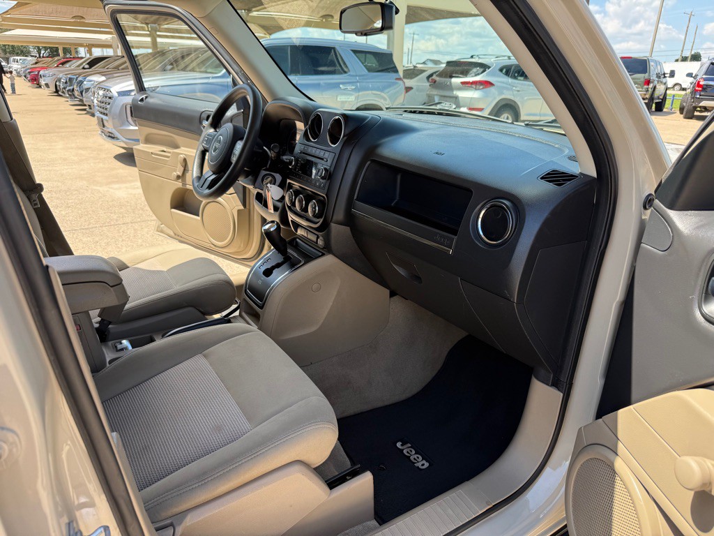 2017 Jeep Patriot Image 17