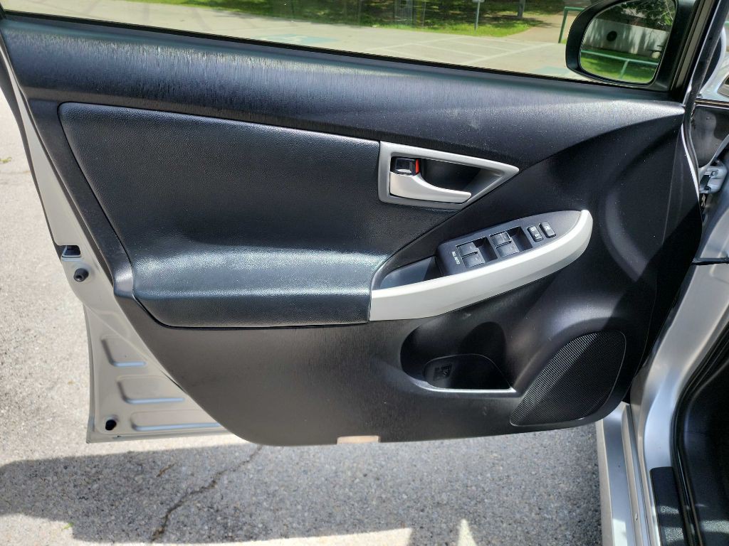 2012 Toyota Prius Image 14
