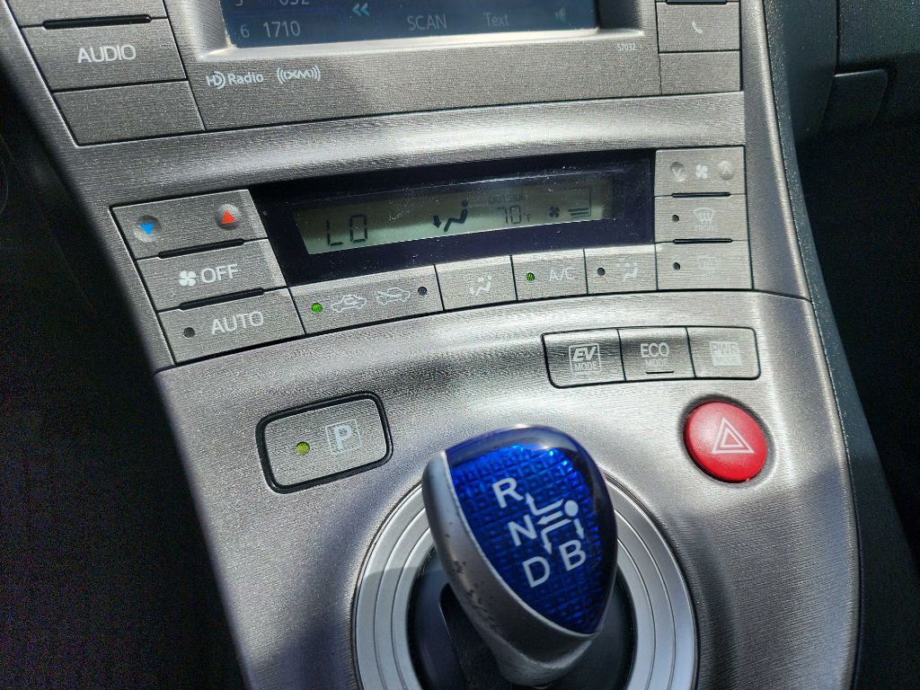 2012 Toyota Prius Image 24