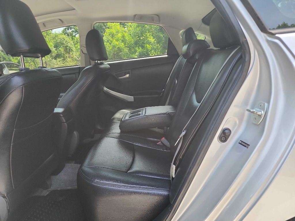 2012 Toyota Prius Image 28
