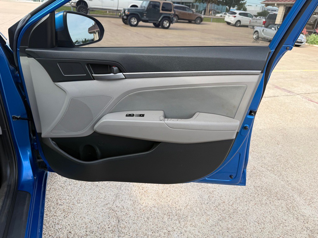 2018 Hyundai Elantra Image 19