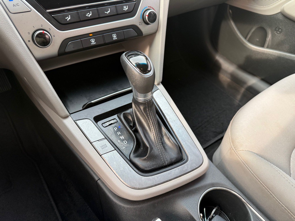 2018 Hyundai Elantra Image 21