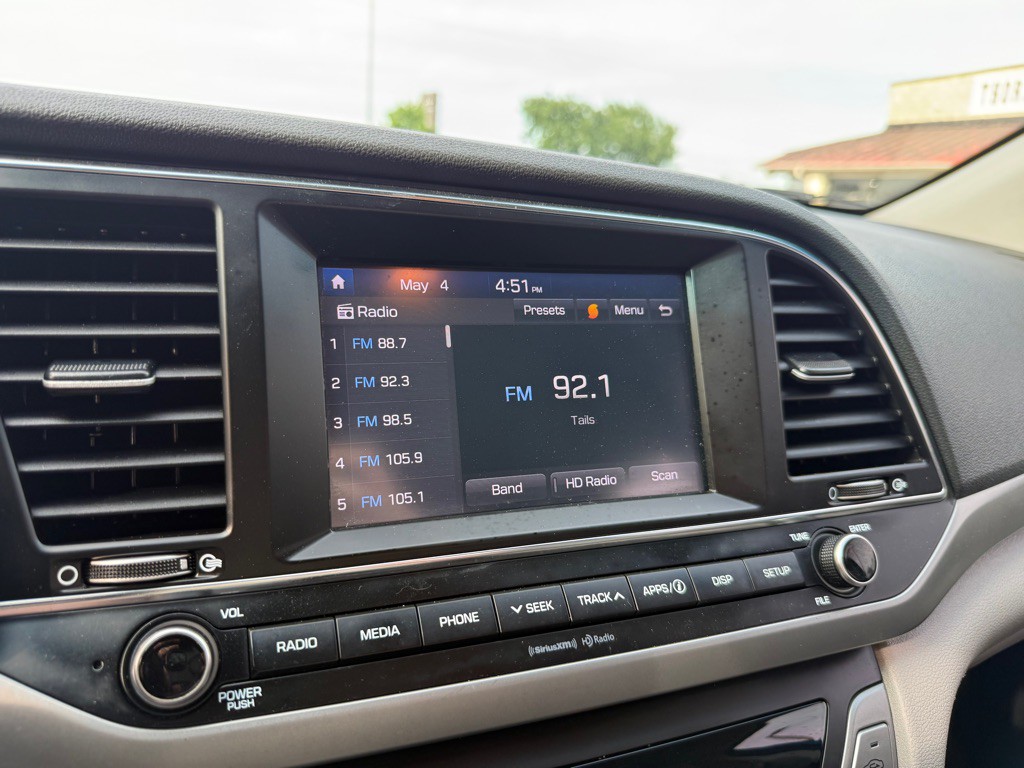 2018 Hyundai Elantra Image 23