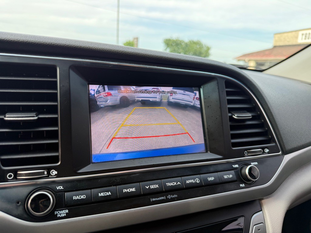 2018 Hyundai Elantra Image 24