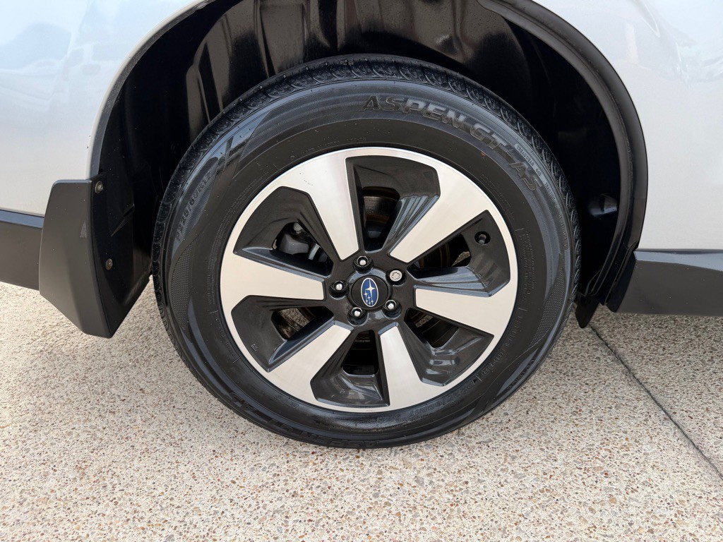 2018 Subaru Forester Image 12