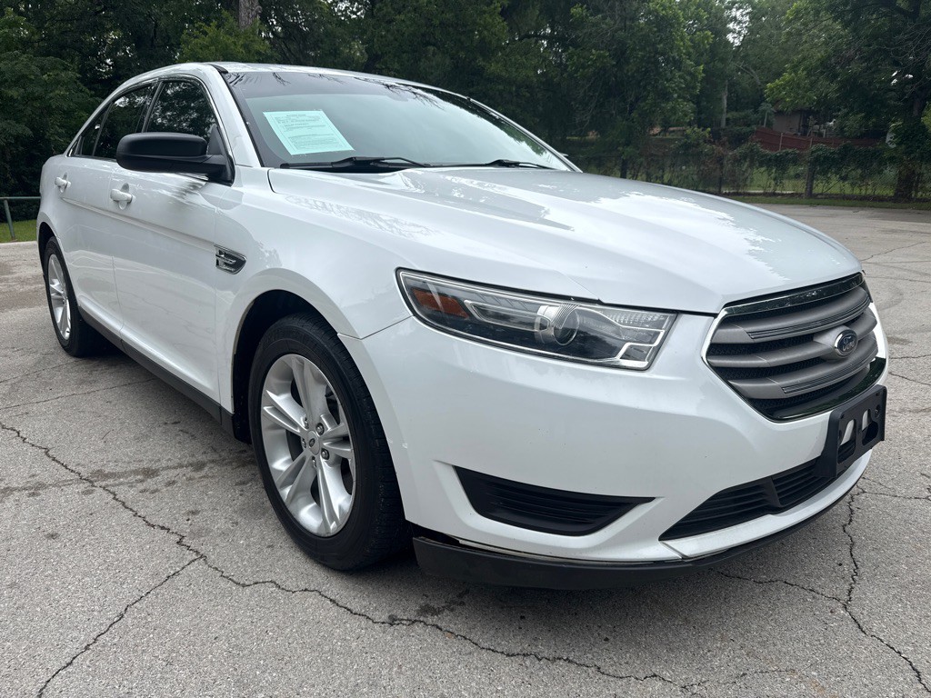 2017 Ford Taurus Image 1