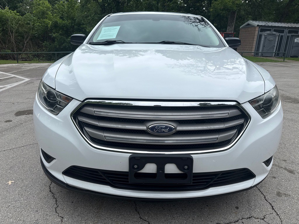 2017 Ford Taurus Image 3