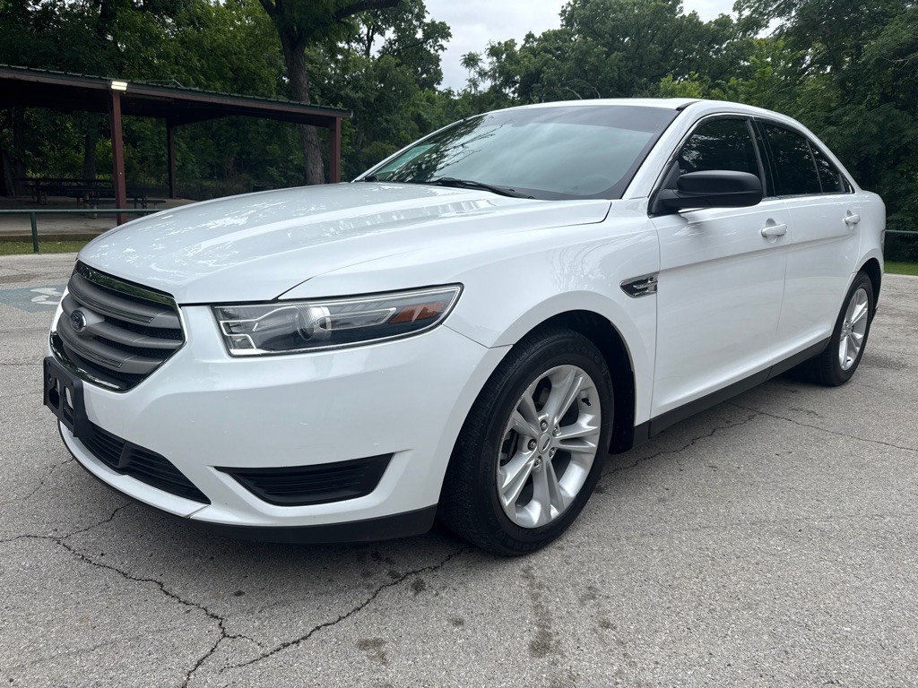 2017 Ford Taurus Image 4