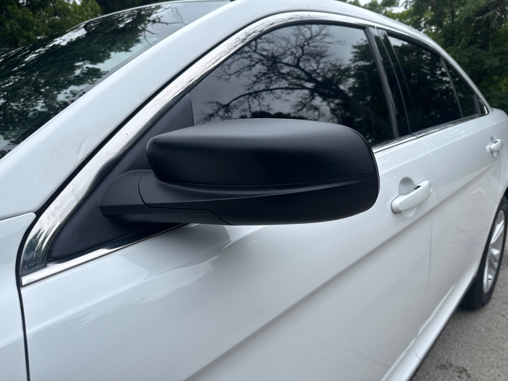 2017 Ford Taurus Image 6