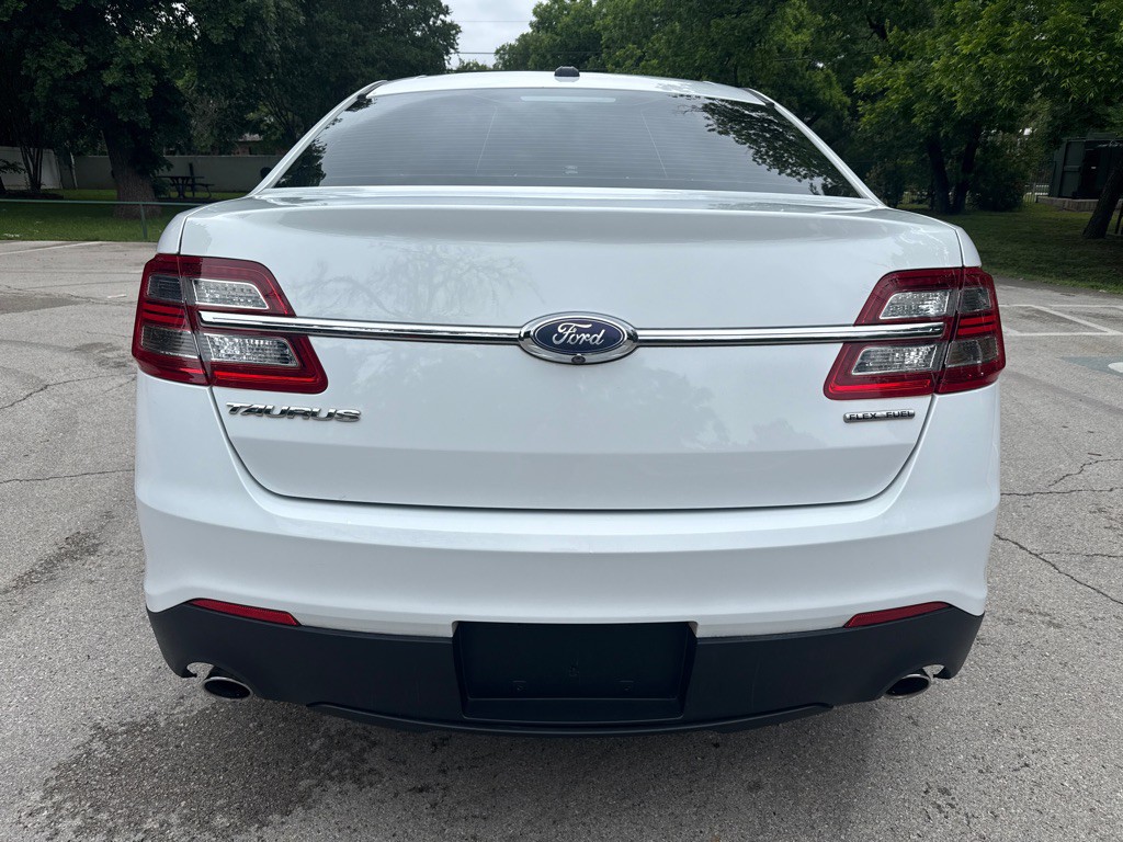 2017 Ford Taurus Image 10
