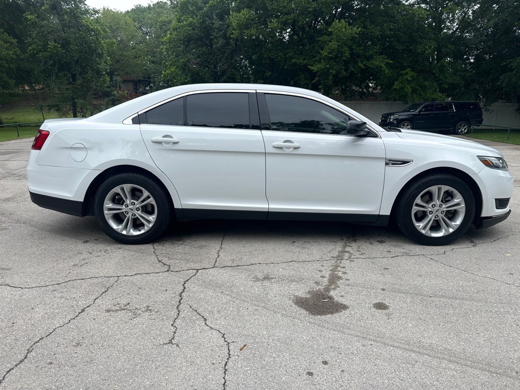 2017 Ford Taurus Image 13