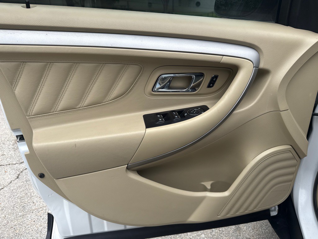 2017 Ford Taurus Image 15